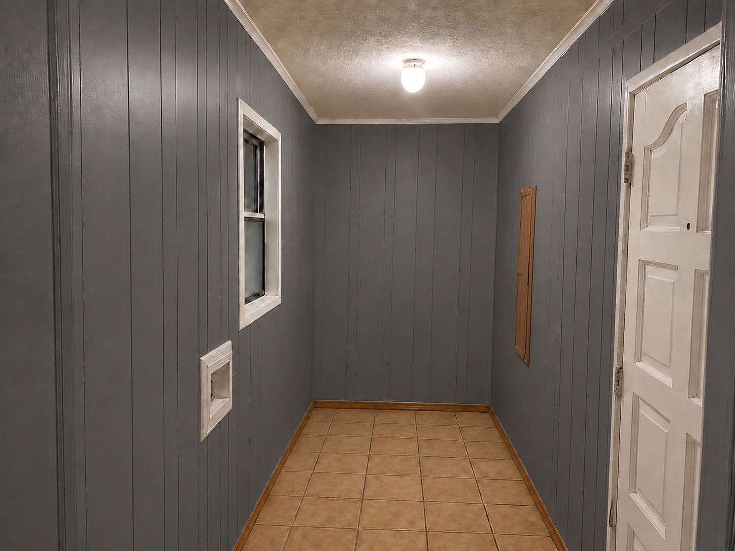 100 E Scott St entry