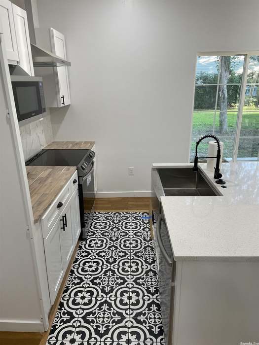 320 N Brinkley kitchen