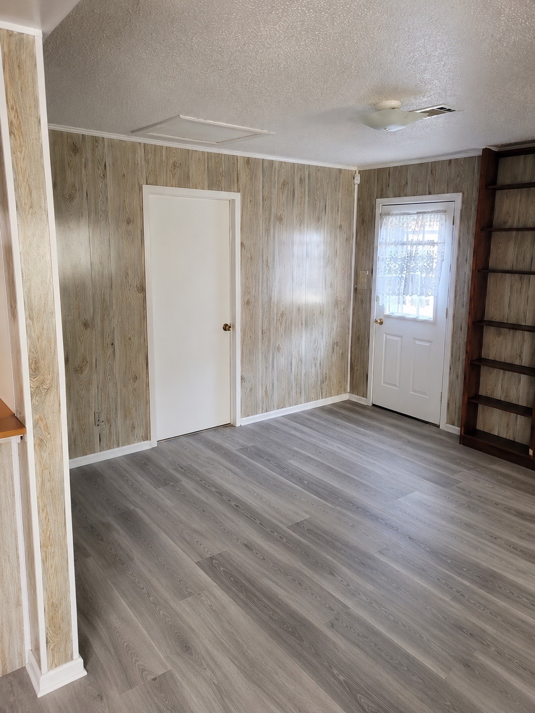 805 S Stanley St bedroom